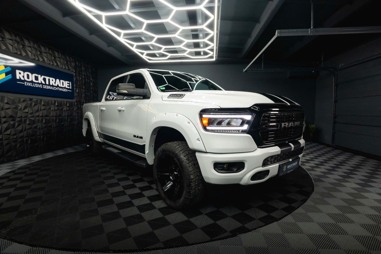 Fahrzeugabbildung Dodge RAM 5.7 V8 HEMI 4x4 LPG Offroad Night-Paket