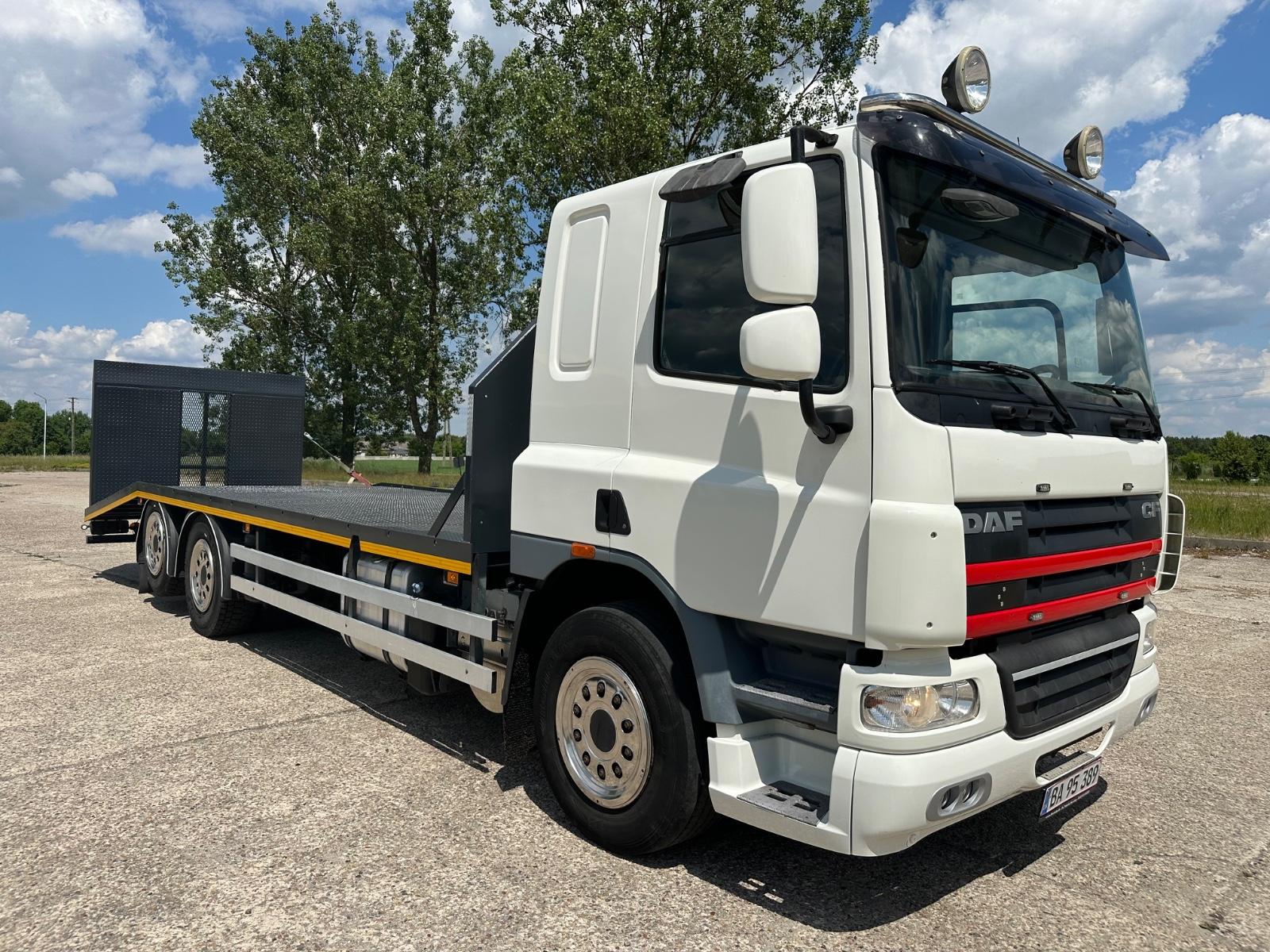 DAF CF 310.  MASCHINENTRANSPORT  LANG 8200mm