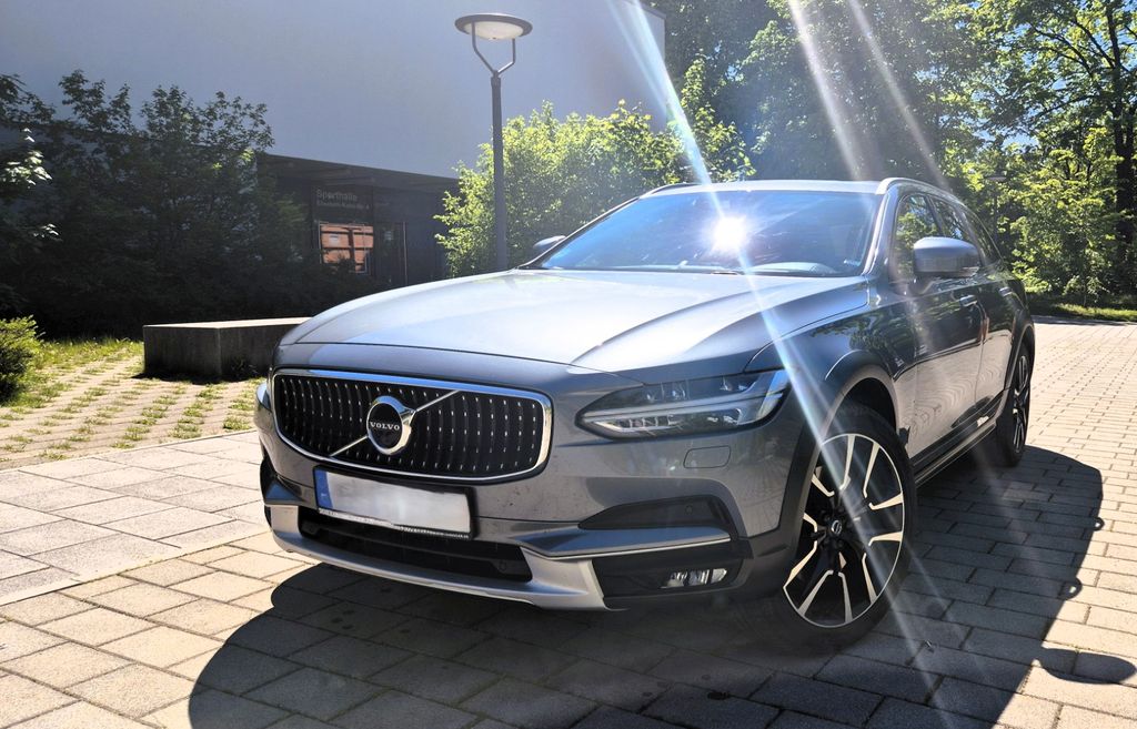 Volvo V90 Cross Country