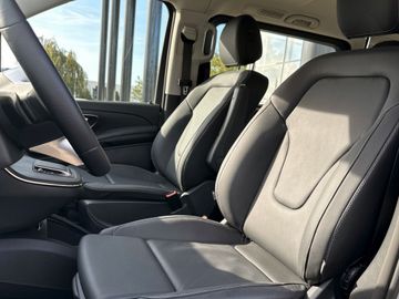 Mercedes V 220 - 11