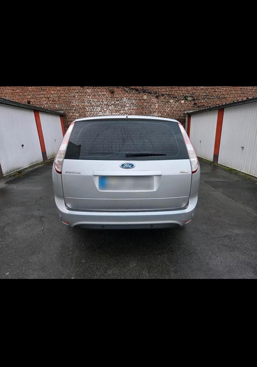 Ford Focus 2009 — rear view