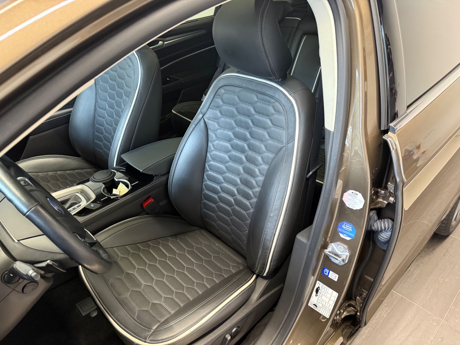 Fahrzeugabbildung Ford Mondeo Turnier Vignale, Navi, Business-Paket