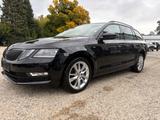Skoda Octavia Combi Clever 4x4*LED*APP*SZHG*TEMPOMAT* - Skoda Octavia mit Benzin-Antrieb: Allradantrieb
