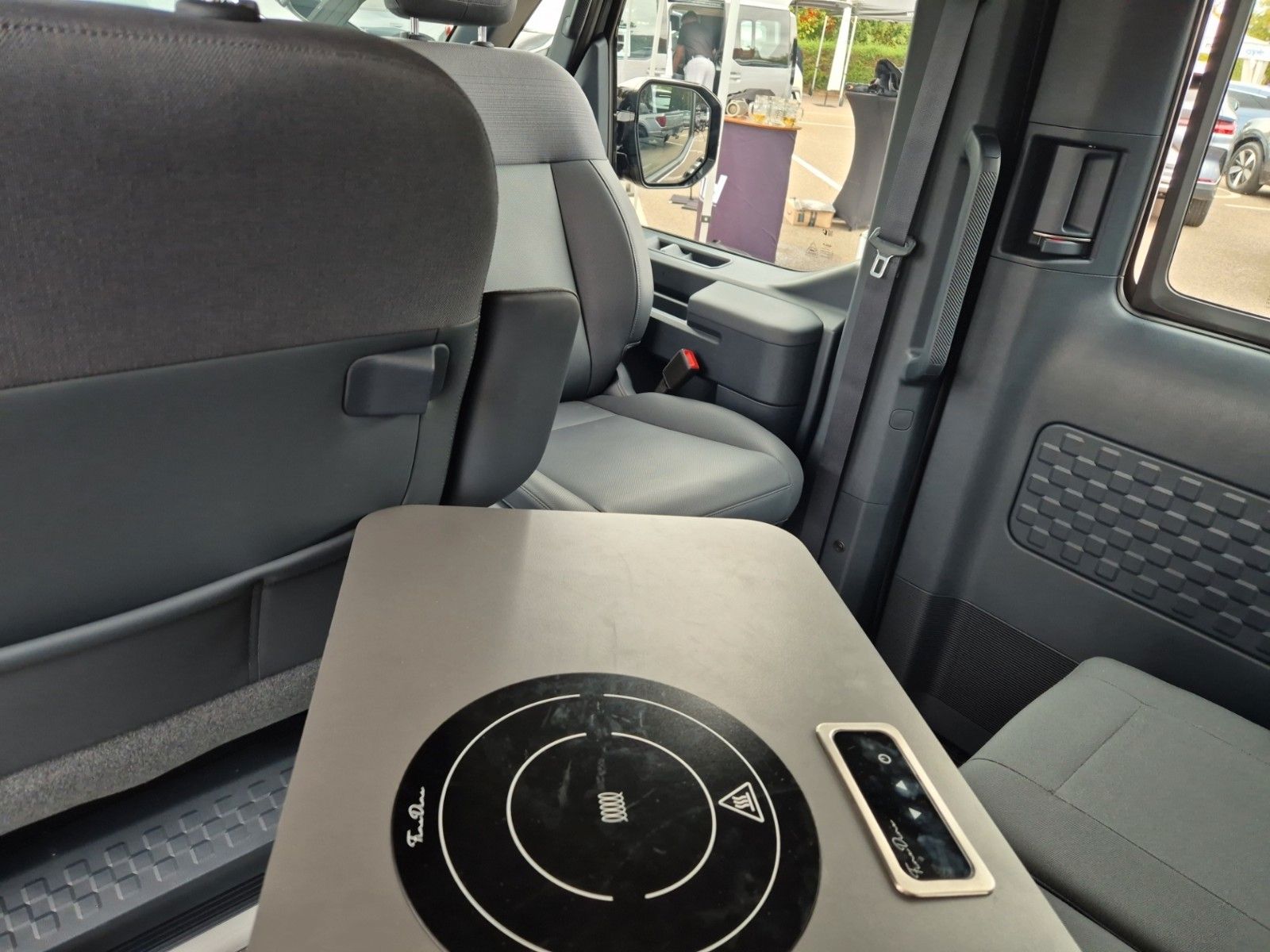 Fahrzeugabbildung Kia PV5 Passenger Sonderumbau Schienensystem Camper