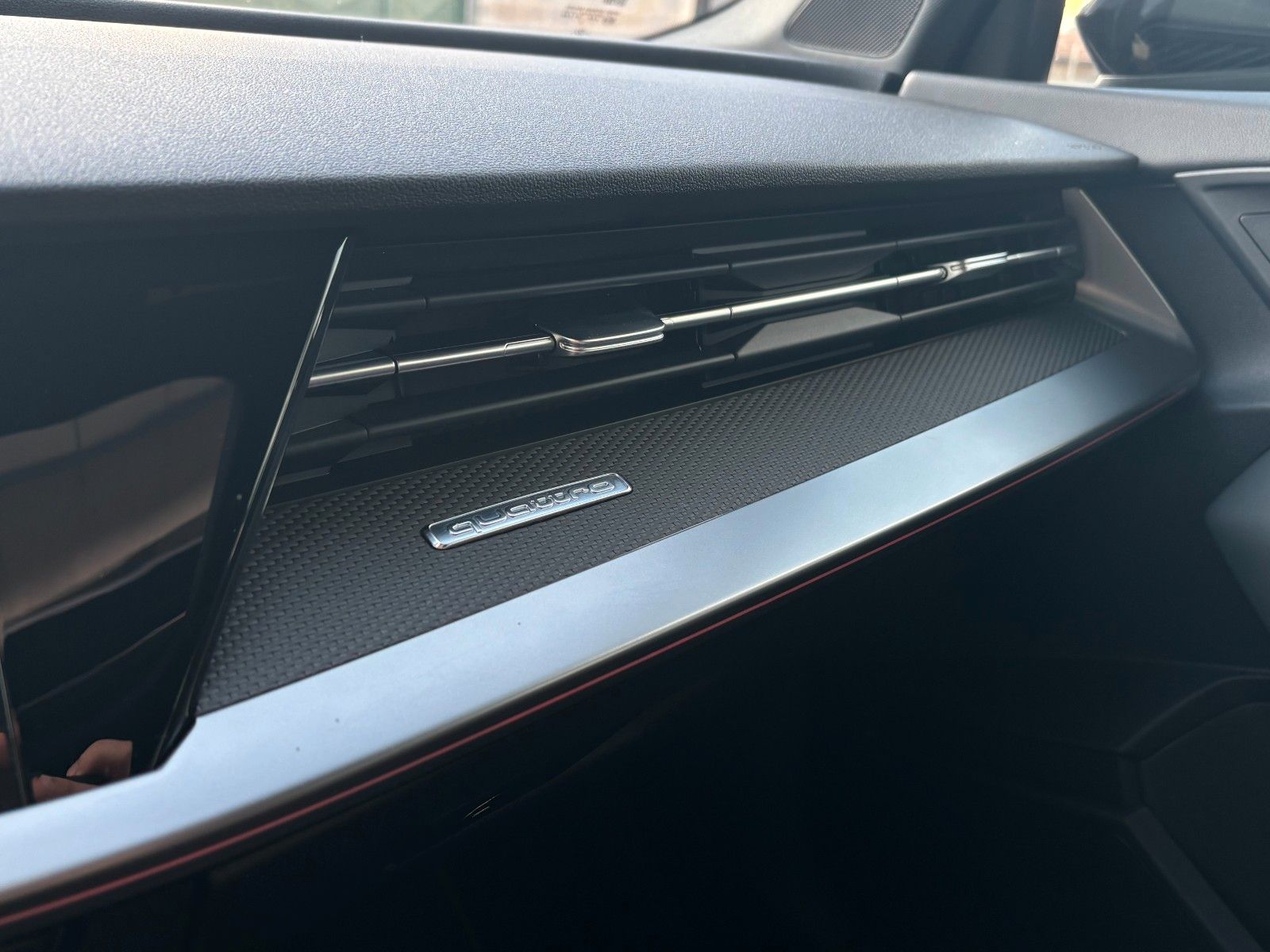 Fahrzeugabbildung Audi RS3 Lim. *Panorama*RS-Sitze*Carplay*SportAuspuff