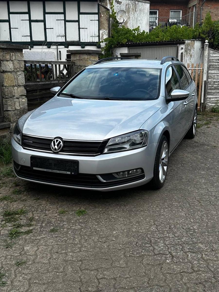 Volkswagen Passat 2012 — engine