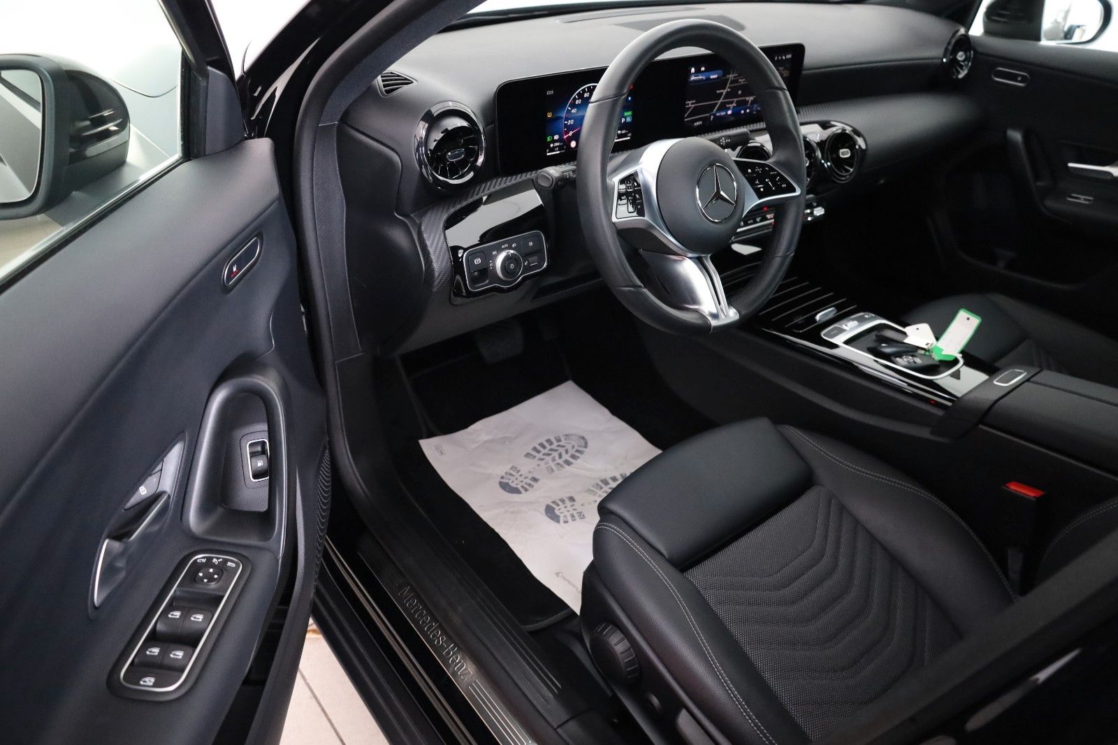 Fahrzeugabbildung Mercedes-Benz A 250e T.Leder,Navi,LED,SH,PDC,Kamera,Park Paket