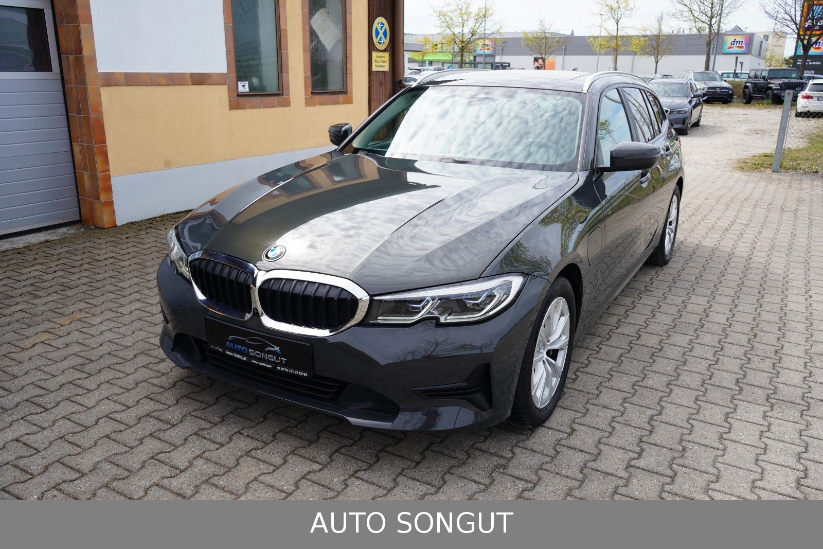 BMW 330e T. 1.HAND*INDIVIDUAL*LASER*HIFI*HEAD-UP*360