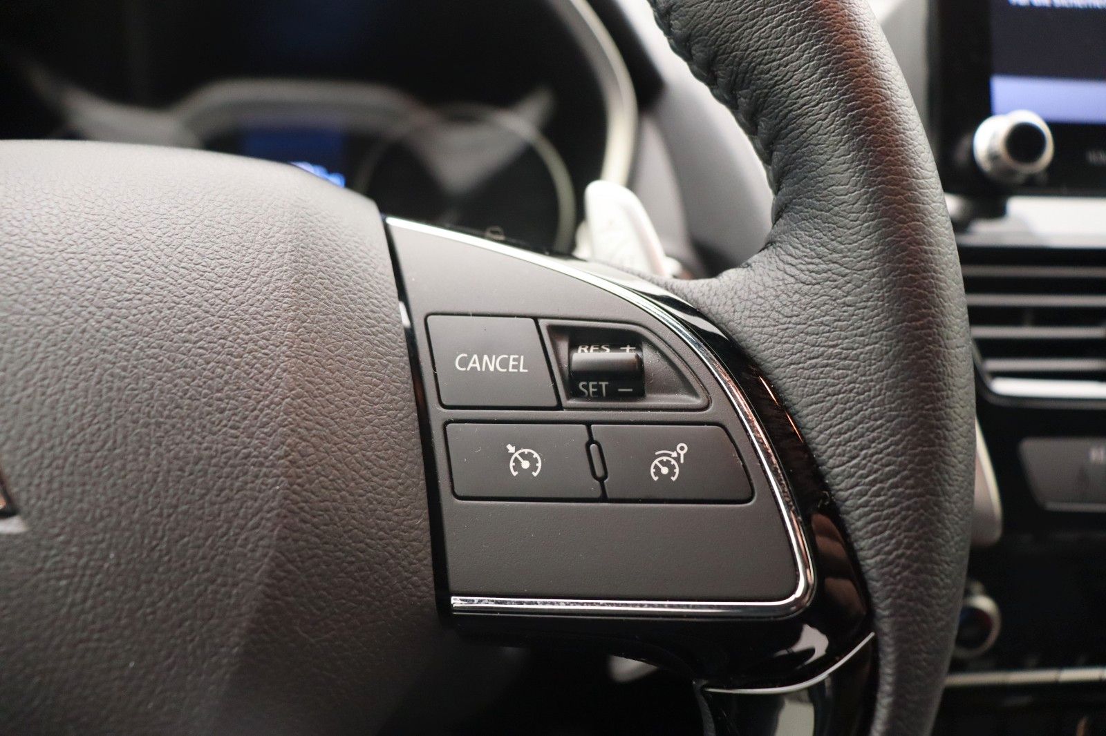 Fahrzeugabbildung Mitsubishi Eclipse Cross Plus Hybrid 4WD