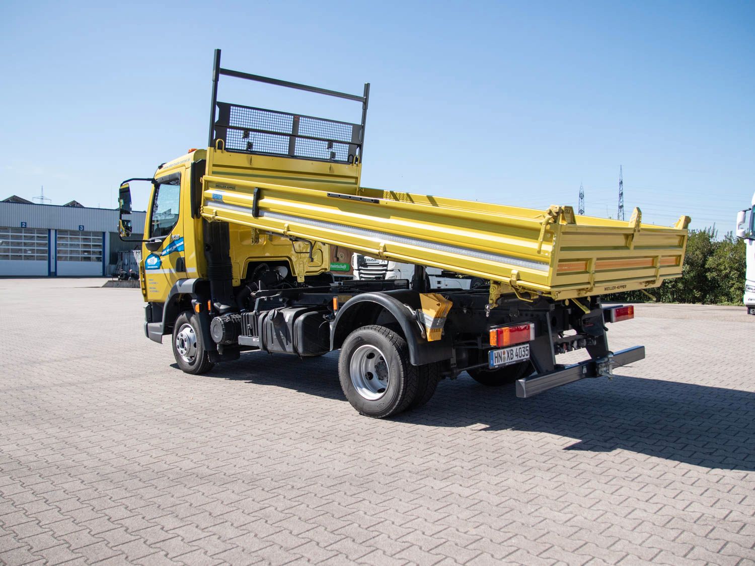 Fahrzeugabbildung DAF XB 230 7,5t Meiller Kipper