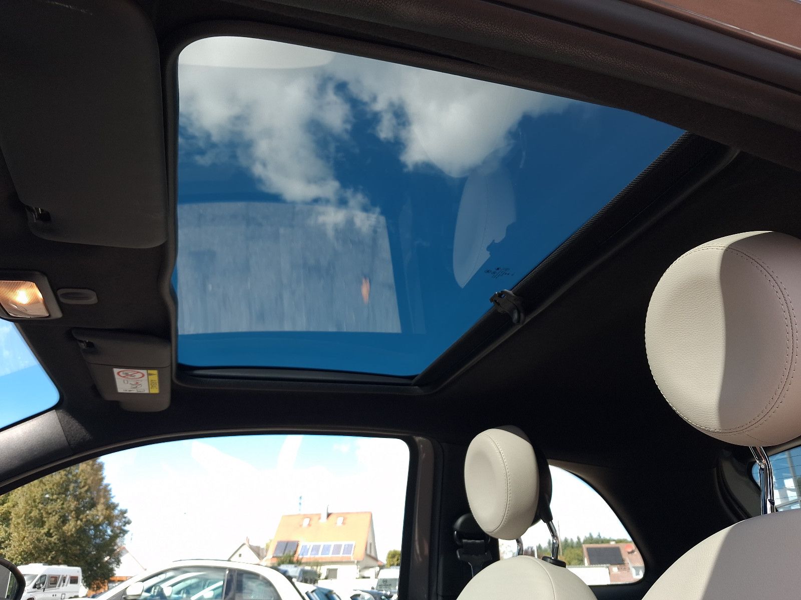 Fahrzeugabbildung Fiat 500 Dolcevita