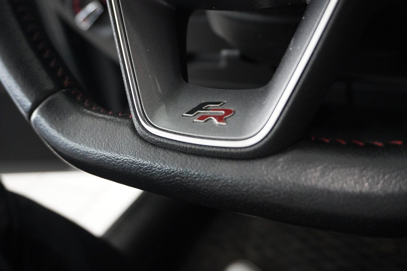 Fahrzeugabbildung SEAT Leon ST 1.4 TSI FR SPORT DSG KLIMA/PDC/TEMP/PANO