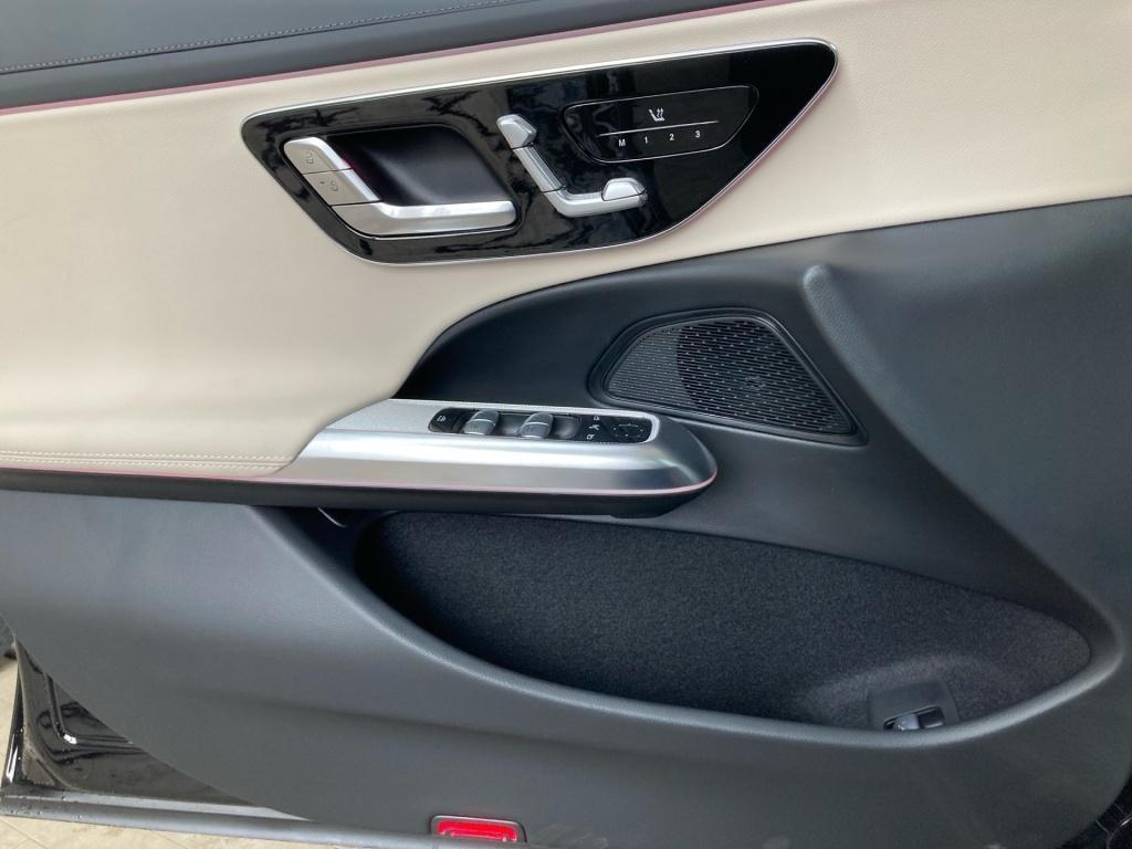 Mercedes-Benz E 220 d 4M EDITION AMG-Line+Pano+AHK+DISTRO+Memo