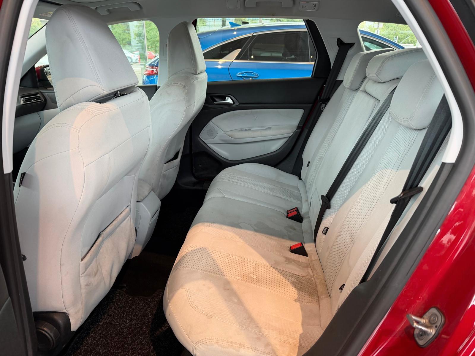 Peugeot 308 2015 — photo 9