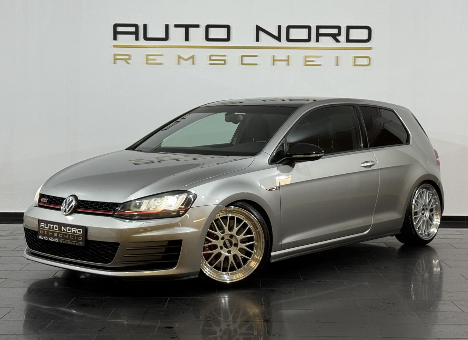 Volkswagen Golf VII GTI Perf.*DSG*DCC*Kamera*Historie*