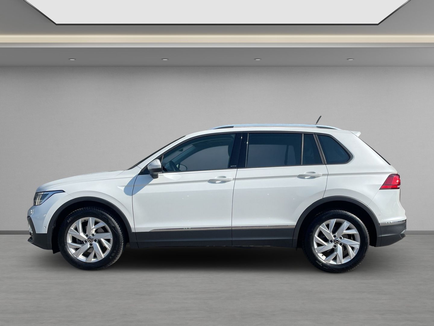 Volkswagen Tiguan 2,0 TDI Active LED AHK SHZ Pano ParkAssis foto 3