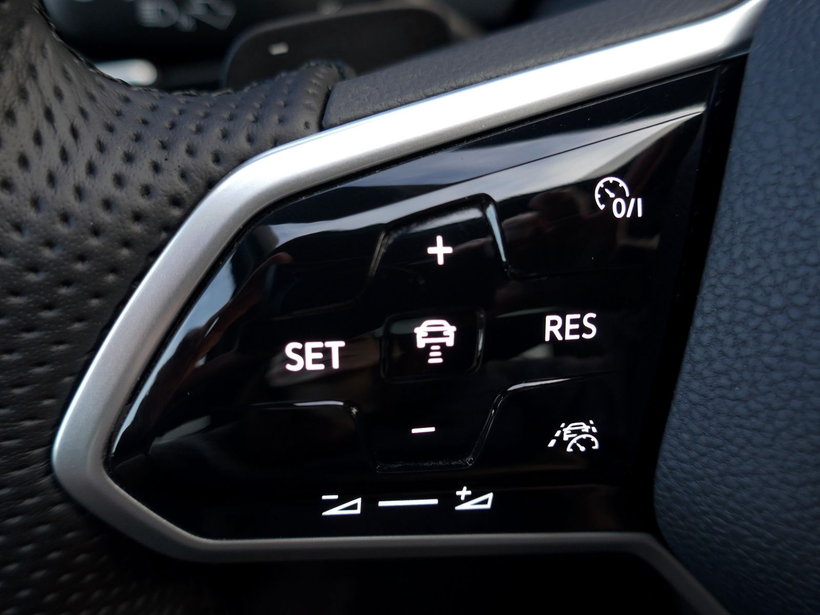 Fahrzeugabbildung Volkswagen Golf GTE 1.4 TSI eHybrid DSG | LED AHK RFK ACC