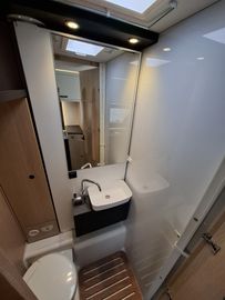 Sunlight Adventure T 67S TV-Paket Combi 6E AWT isoliert