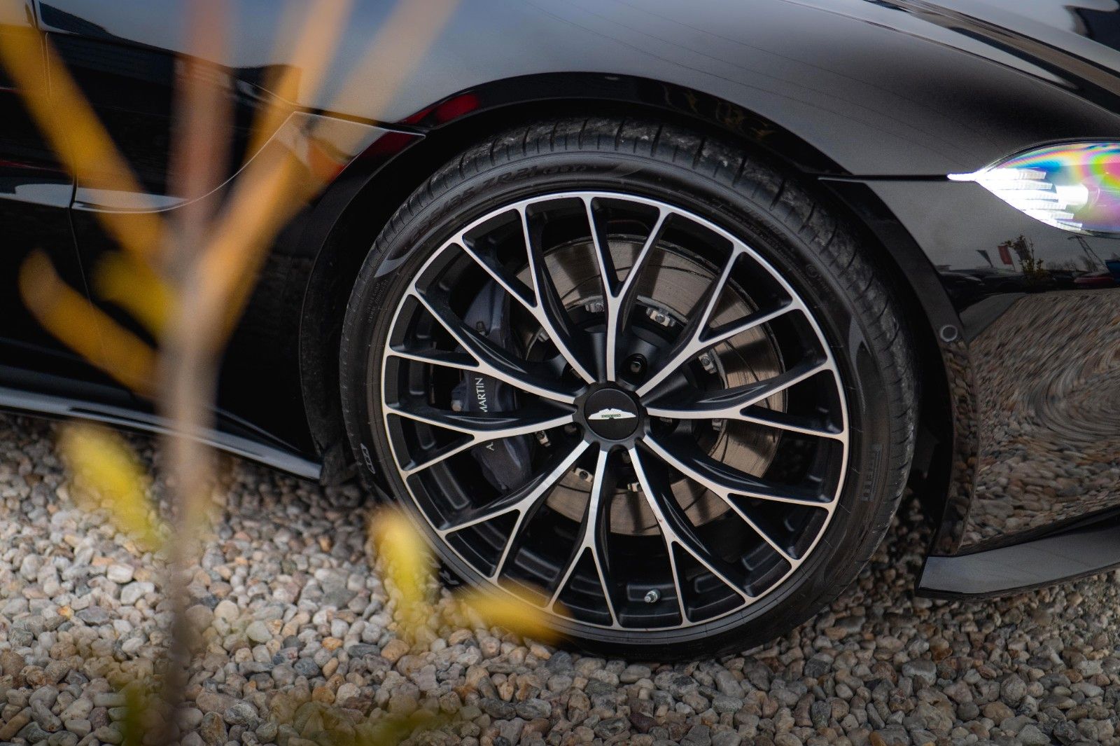 Fahrzeugabbildung Aston Martin V8 Vantage 4.0 V8 DB11 Coupe *1.Hand*360*Memory*