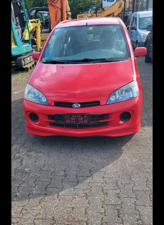 Daihatsu YRV