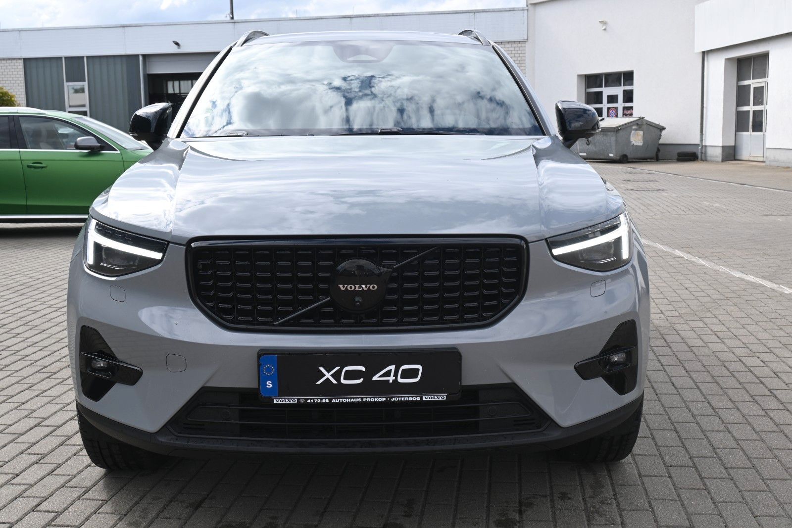 Fahrzeugabbildung Volvo XC40 B4 DKG Plus Black Edition*FSHZG*360°*ACC