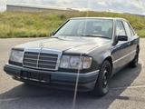 Mercedes-Benz E 300 - OLDTIMER - SPORTLINE - SCHIEBEDACH - gebrauchte Mercedes-Benz E 300 aus dem Jahr 1991