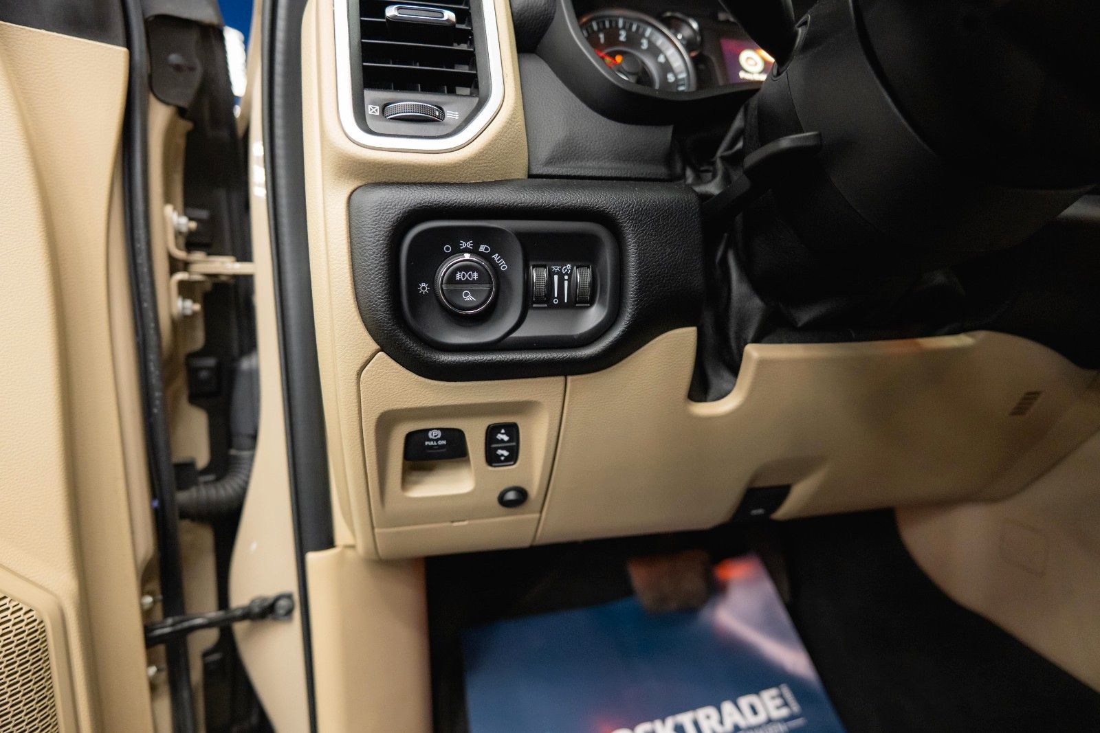 Fahrzeugabbildung Dodge RAM 5.7 V8 HEMI 4x4 ARMY STYLE Offroad LONGBED