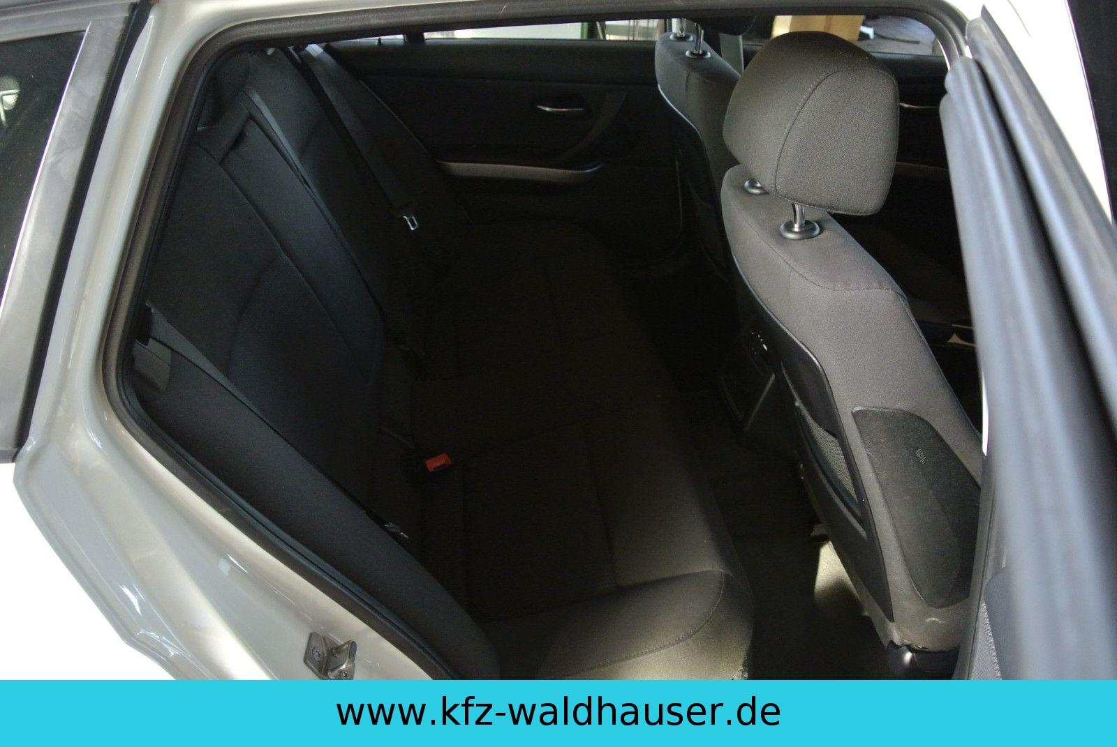 BMW 318 2010 — photo 25