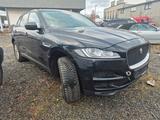Jaguar F-Pace F-PACE Pure AWD - Jaguar F-Pace: Pure