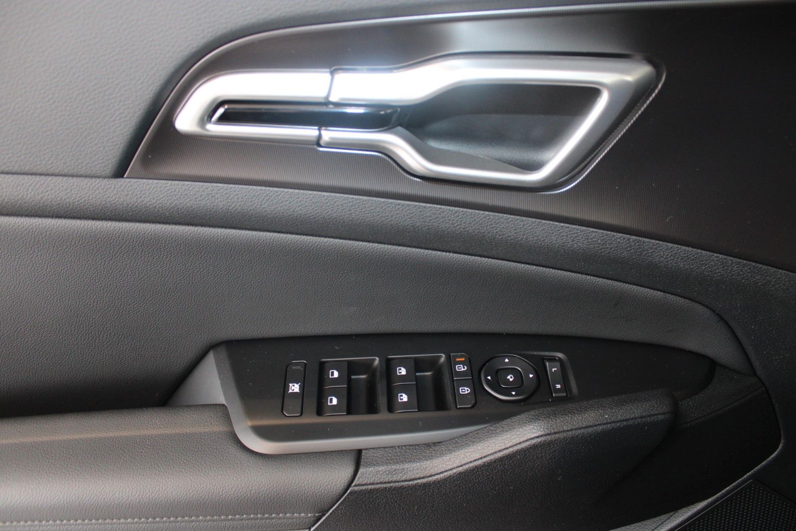 Fahrzeugabbildung Kia Sportage 1.6 T-GDI DCT Automatik Black Edition