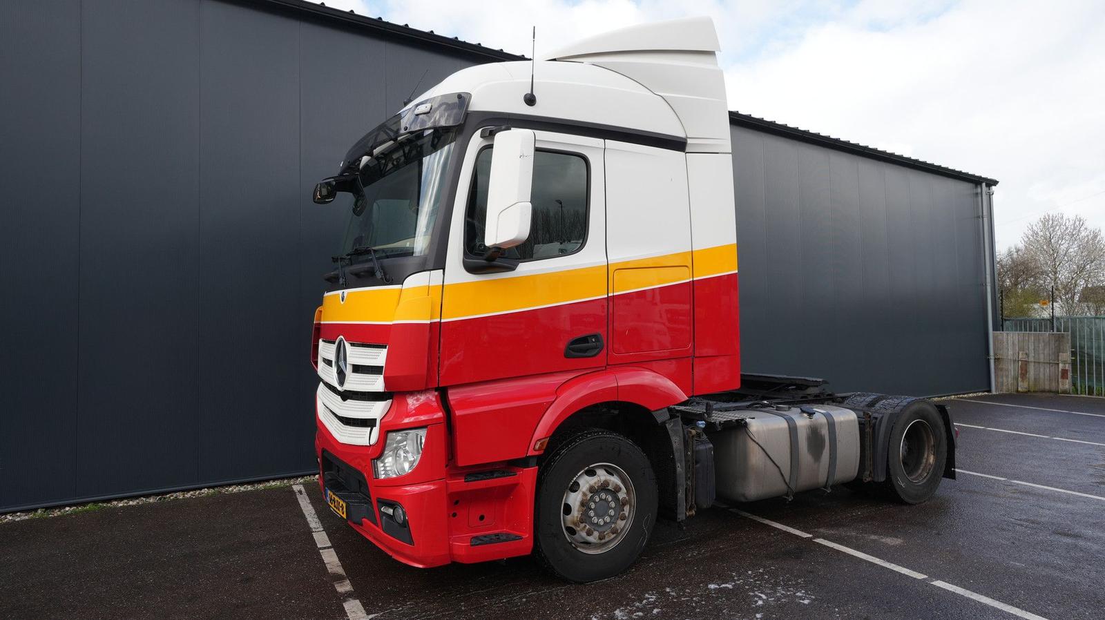 Mercedes-Benz Actros 1942 tractor unit