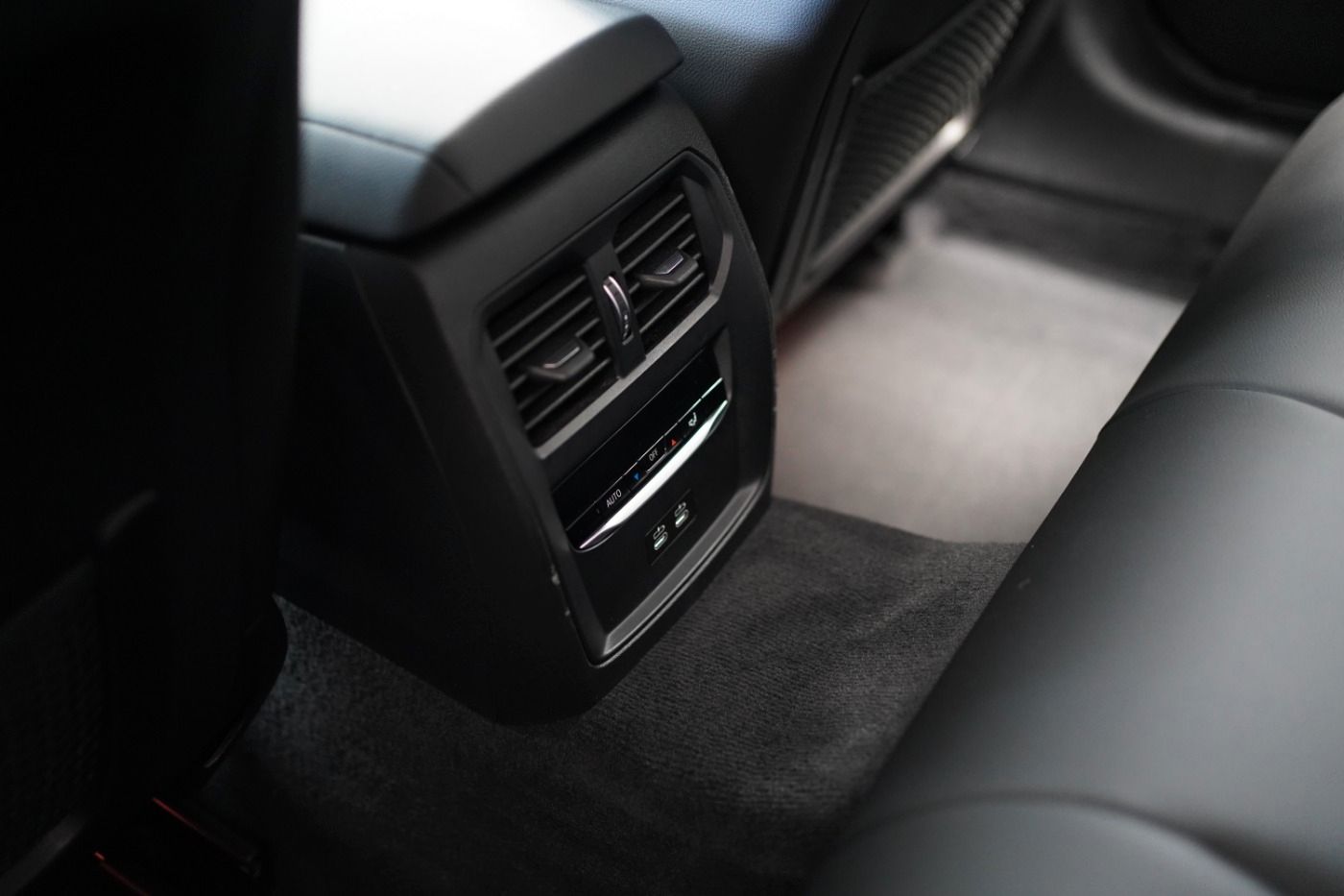 Fahrzeugabbildung BMW 320dA xDrive Sport Line +Live Cockpit+Laserlicht