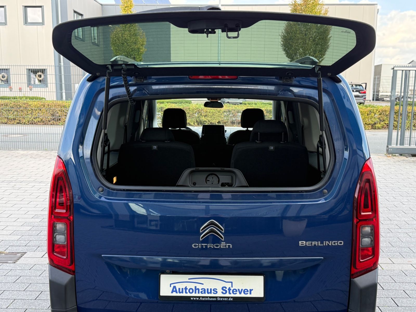 Fahrzeugabbildung Citroën Berlingo XL 7-SITZER AUTOM. KLIMA SITZHEIZ. CAM