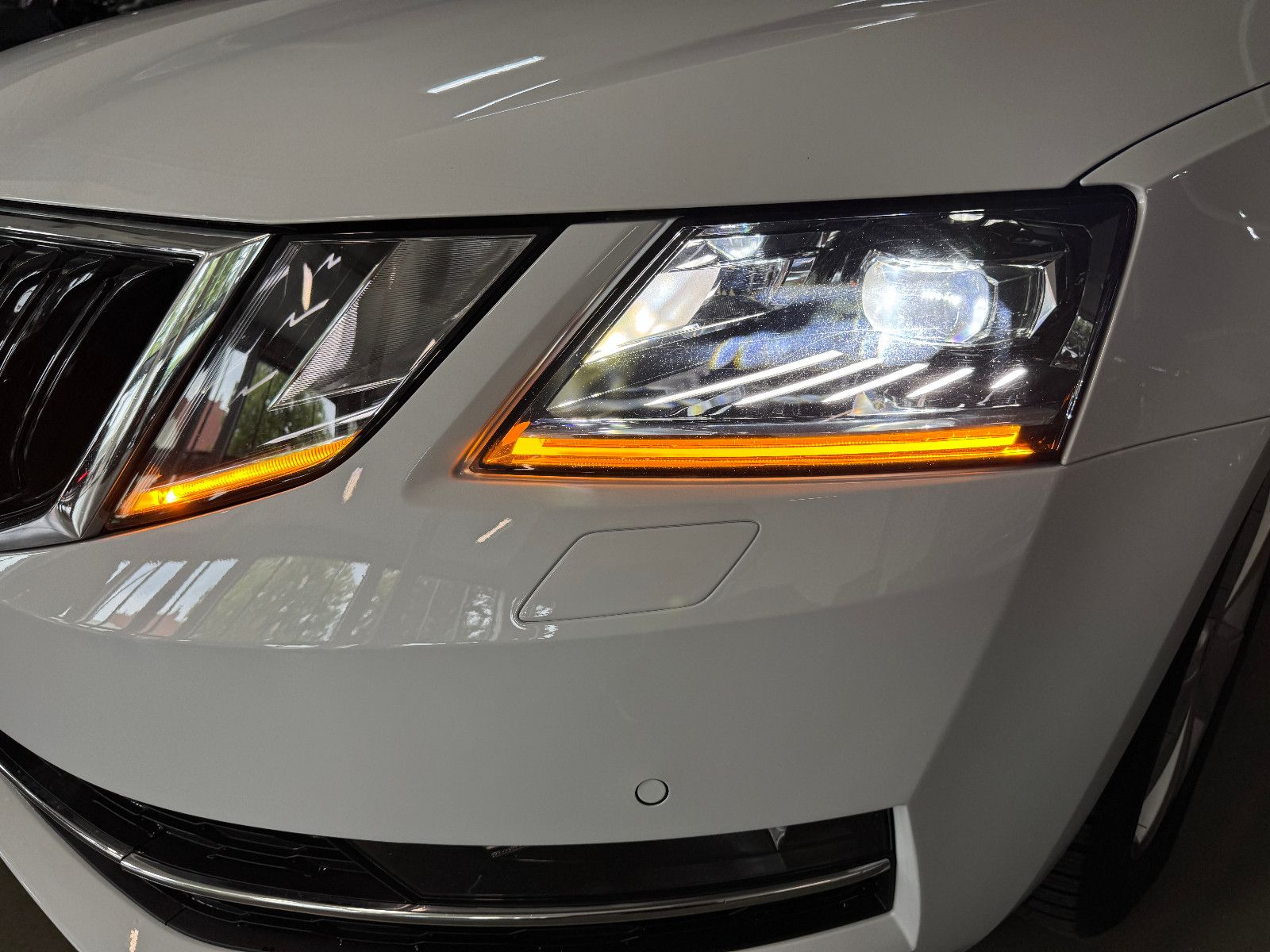 Fahrzeugabbildung SKODA Octavia STYLE 4X4 PANO NEUER MOTOR / MEGA VOLL