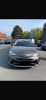 Toyota Avensis Touring Sports 1.8 Automati... - Toyota Avensis mit Benzin-Antrieb: Kombi, Automatik, 1.8