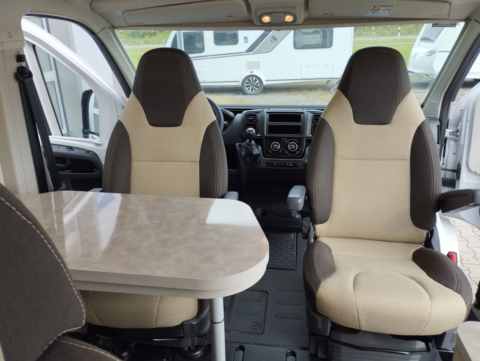 Fahrzeugabbildung Forster Vantasy 541 HB 140 PS mit Pop-Up Dach