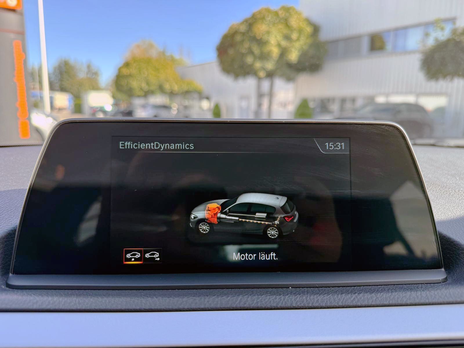 Fahrzeugabbildung BMW 118i 5-trg. Aut. Advantage LED TEMP PDC SHZ NAV