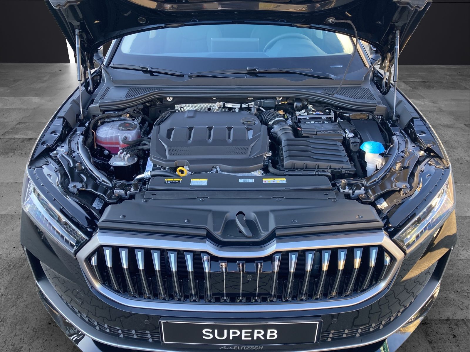 Fahrzeugabbildung SKODA Superb Combi 2.0 TDI L&K, DSG, AZV, Matrix, Navi