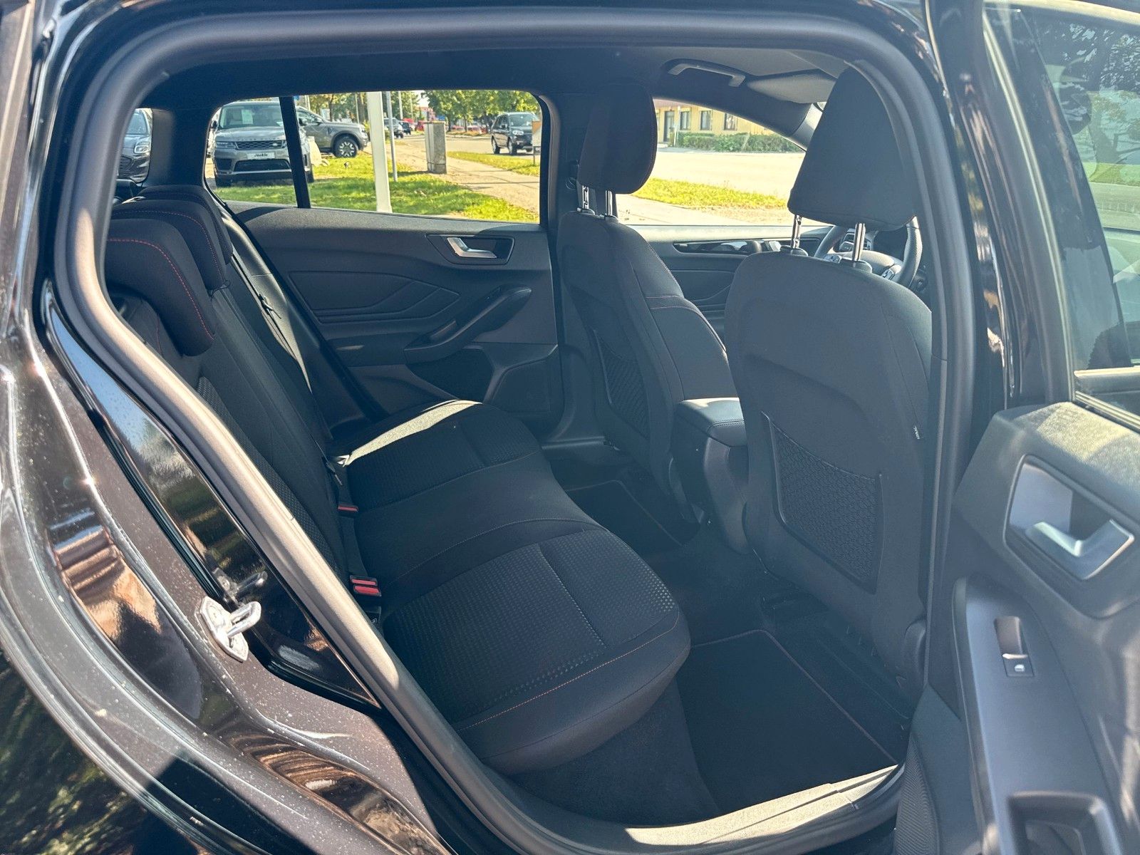 Fahrzeugabbildung Ford Focus Turnier ST-Line X, AHK, ACC-TEMPOMAT