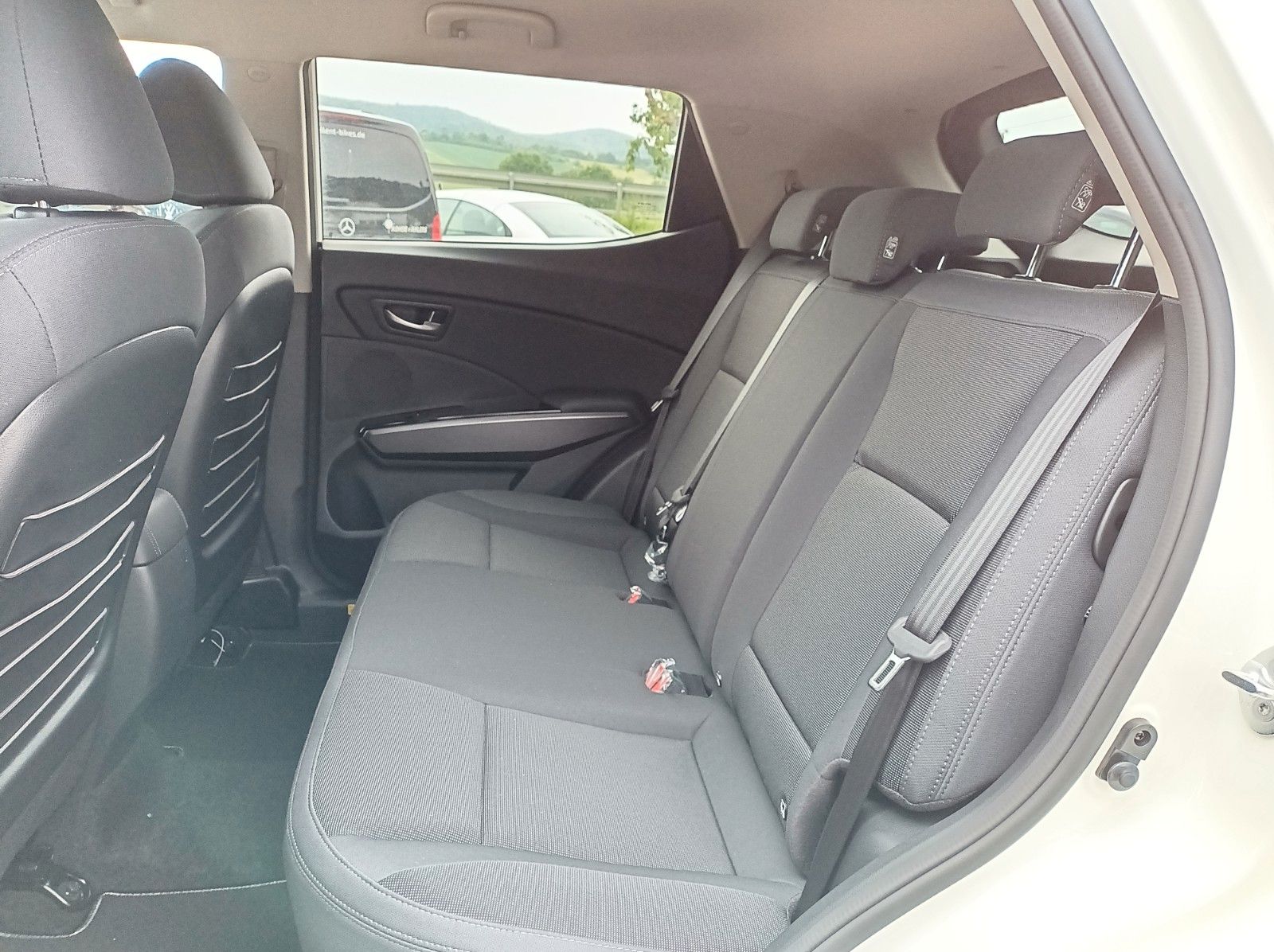 Fahrzeugabbildung KGM TIVOLI 1.5 NOMAD+AUTOMATIK+LM FELGEN+ANDROID++++