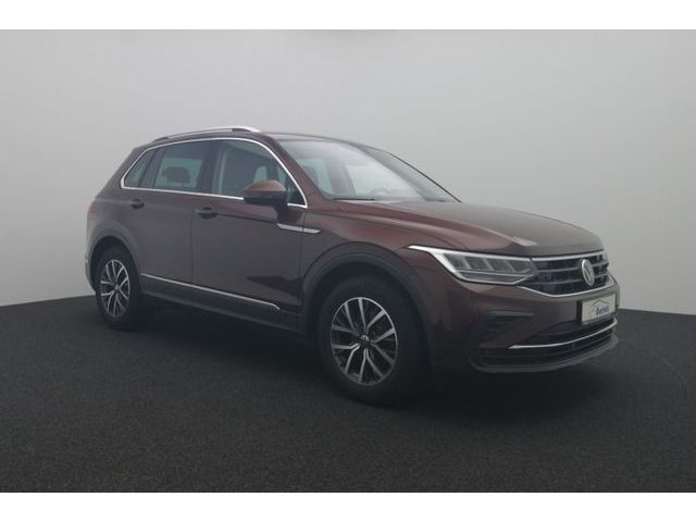 Fahrzeugabbildung Volkswagen Tiguan 1.5 DSG Life ACC LED Apple CarPlay