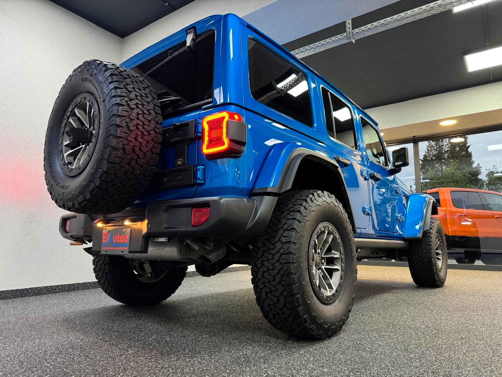 Fahrzeugabbildung Jeep RUBICON 392-6.4L HEMI V8-RECON 35"-STEEL BUMPER