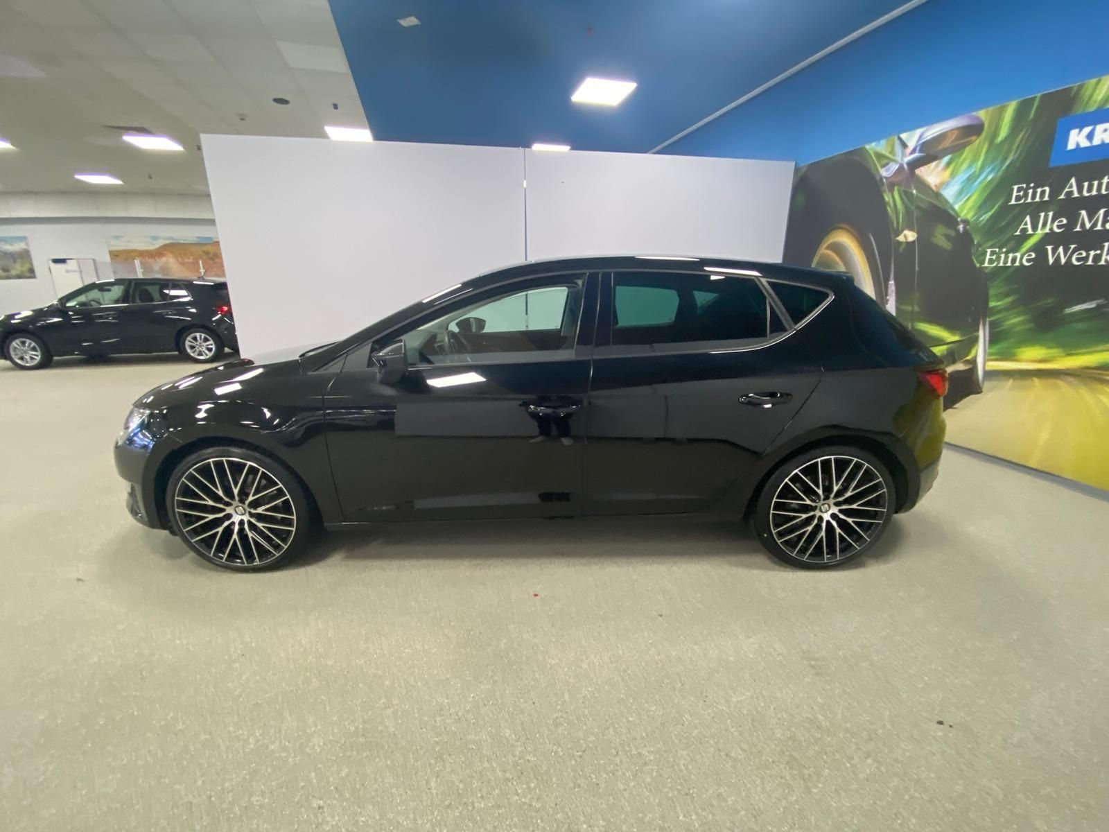 Fahrzeugabbildung SEAT Leon FR 2.0 TDI 184PS+APP+19"+NAVI+SHZ+LED+PDC++