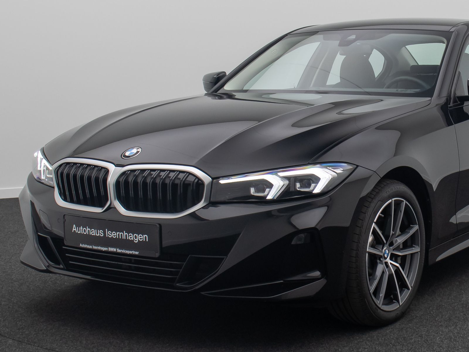 Fahrzeugabbildung BMW 330i GeschwindigReg DAB Komfort HiFi Leder 18Zol