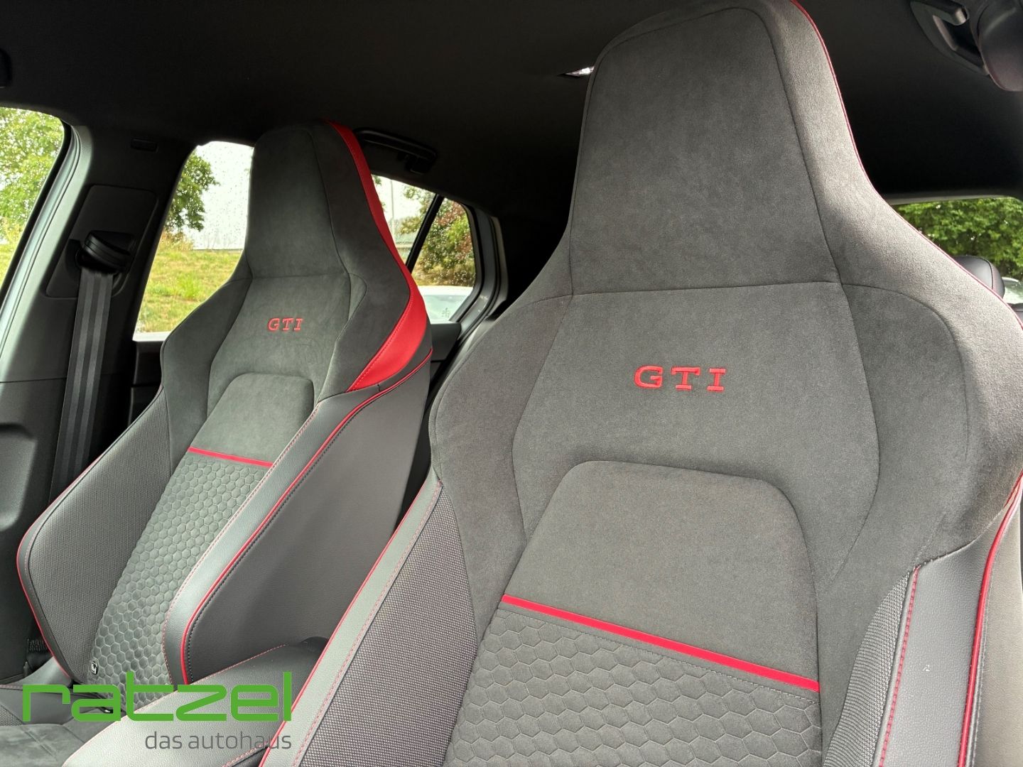 Fahrzeugabbildung Volkswagen Golf GTI Clubsport DSG Akrapovic DCC Navi HUD Ar