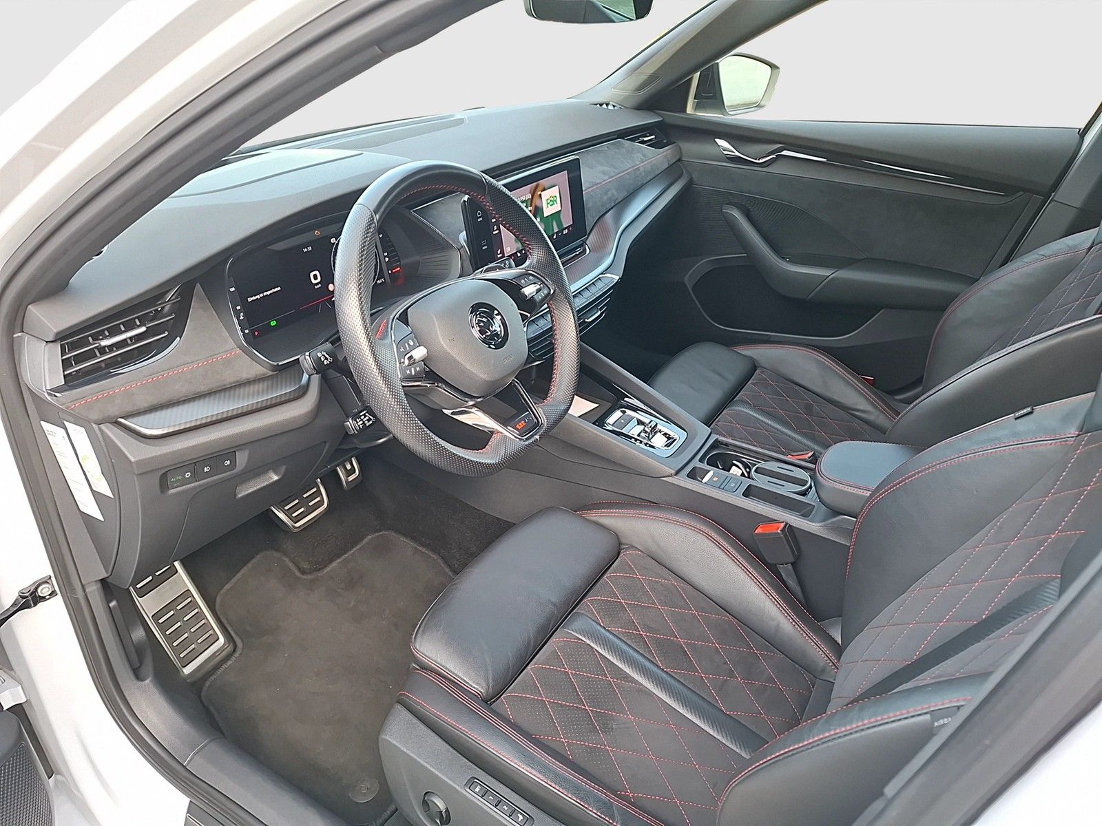 Fahrzeugabbildung SKODA Octavia CombI TSI RS-Plus DSG Matrix Navi Pano H