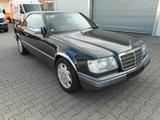 Mercedes-Benz E 220 Coupe Leder 27 Jahre ein Besitzer Orginal - Mercedes-Benz E 220 mit Benzin-Antrieb