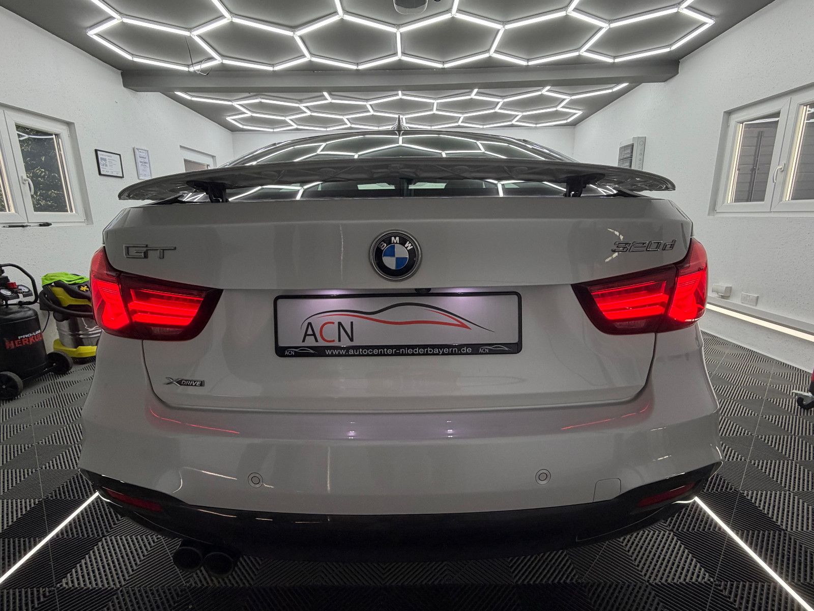Fahrzeugabbildung BMW 320d xDrive GT M-SPORT/PANO/LEDER/HUD/AHK/AD LED