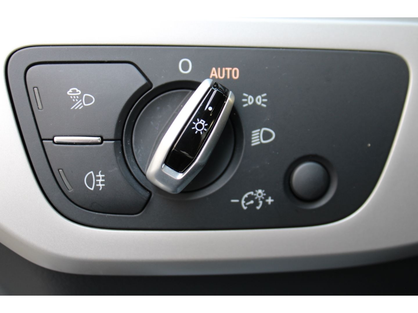 AUDI A4 Avant basis ultra 2.0 TDI Bi-Xenon Navi GJR G - Image 14