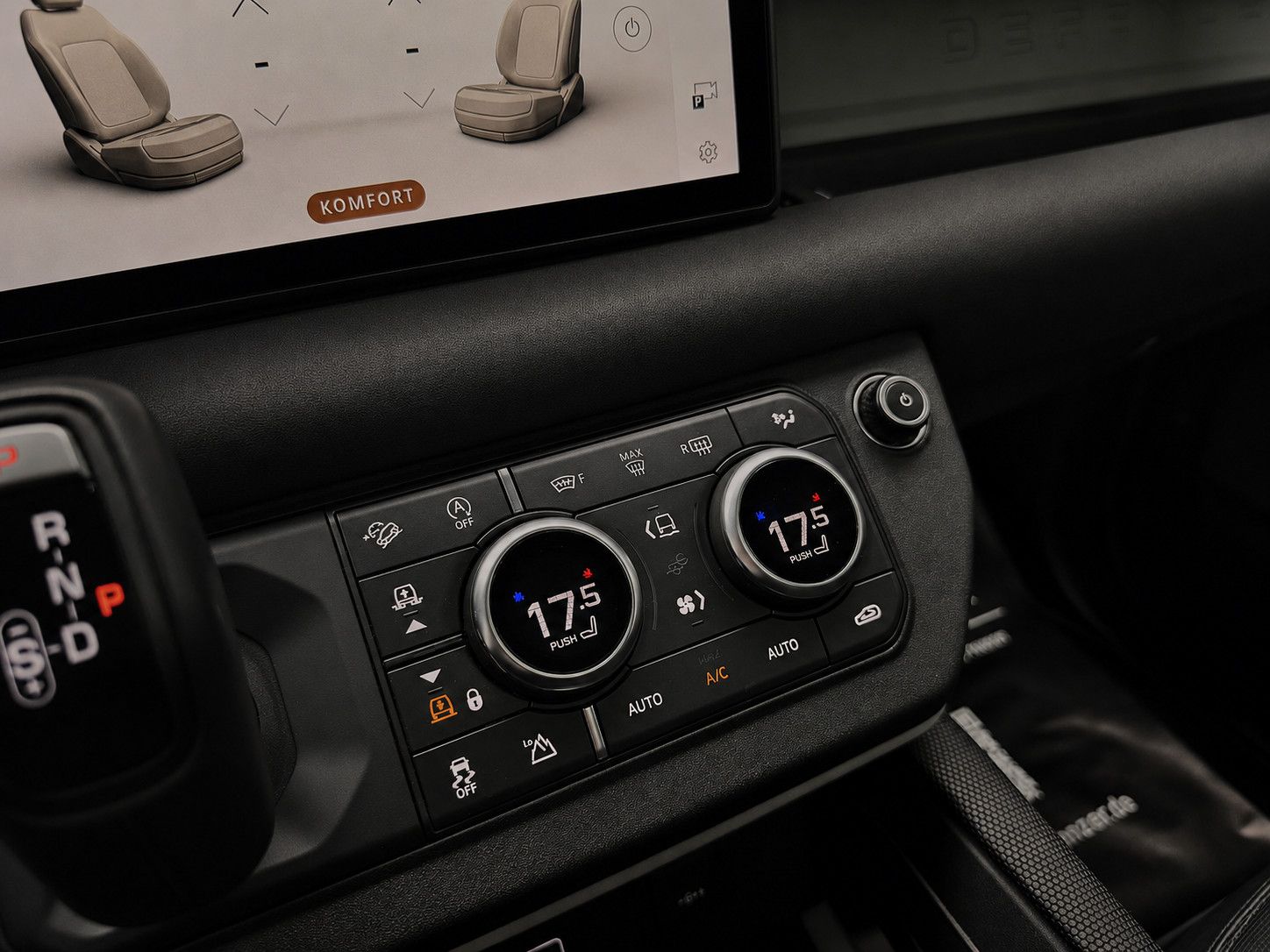 Fahrzeugabbildung Land Rover Defender 110 X-Dynamic SE/PANO/HUD/MERIDIAN